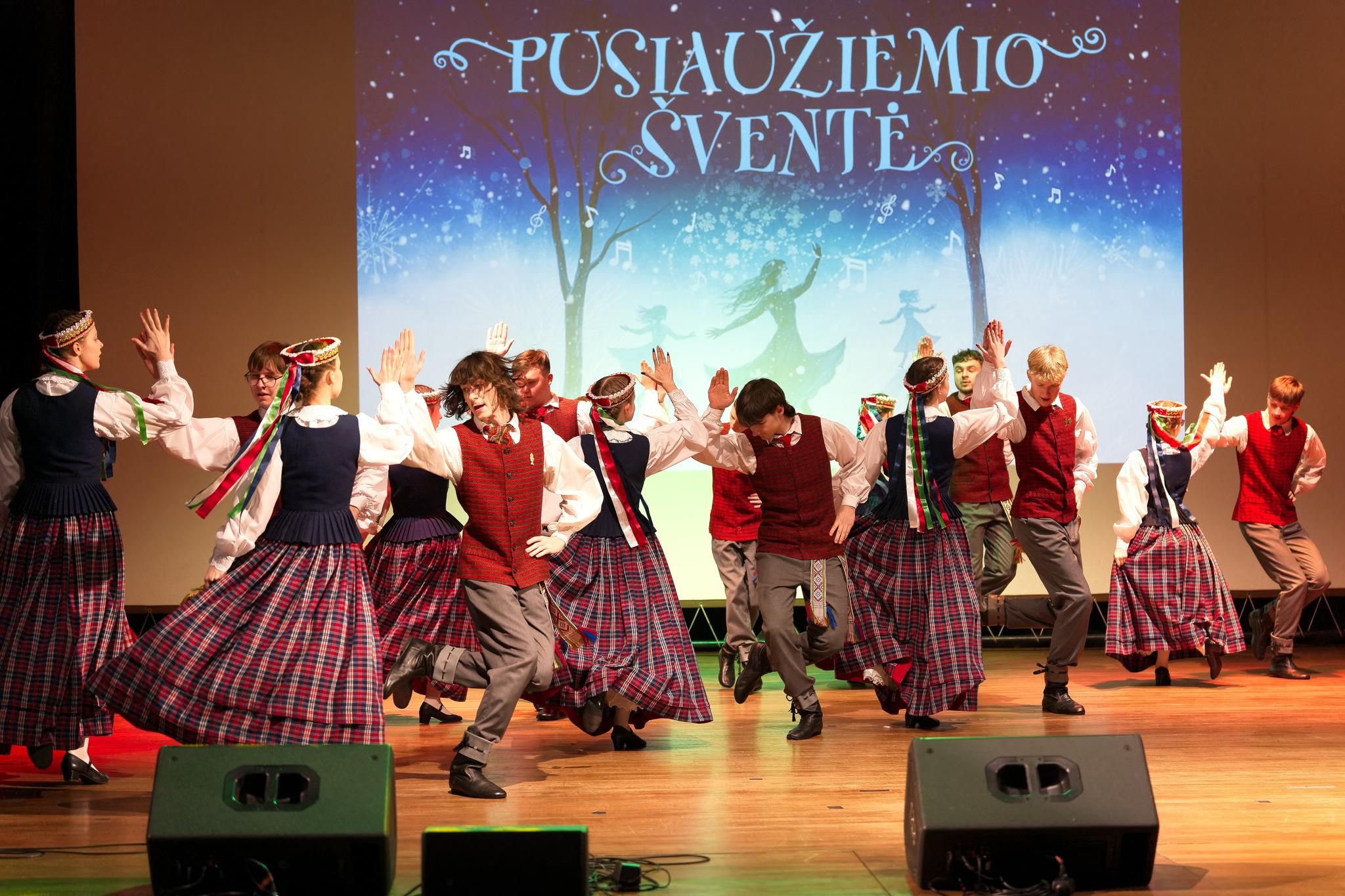 Młodzieżowy zespół tańca ludowego – Centrum Kultury i Sztuki w Trakach