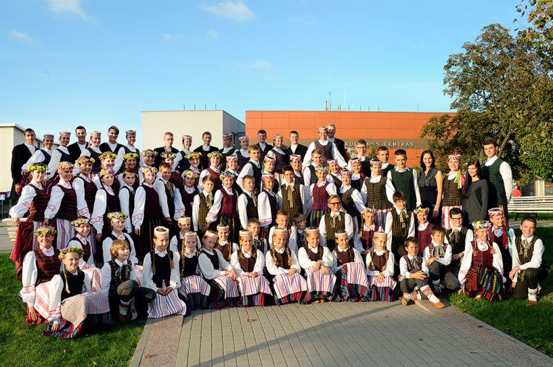 Vaikų ir jaunimo liaudies šokių ansamblis „Žirginėliai“ – Plungė