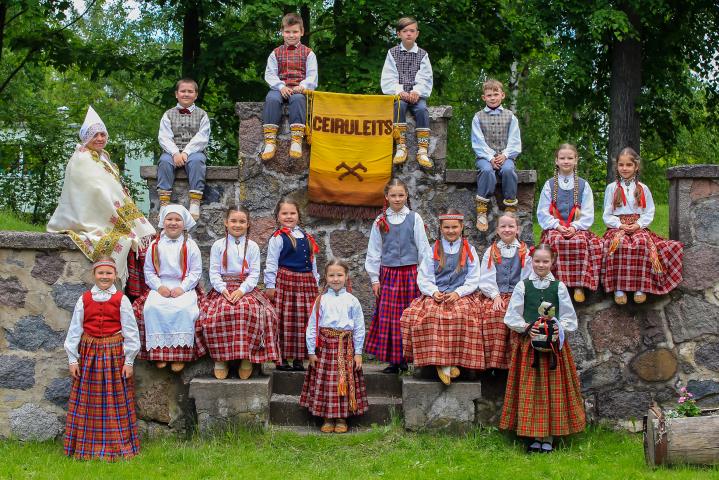 The "Ceiruleits" Folklore Group (junior group)