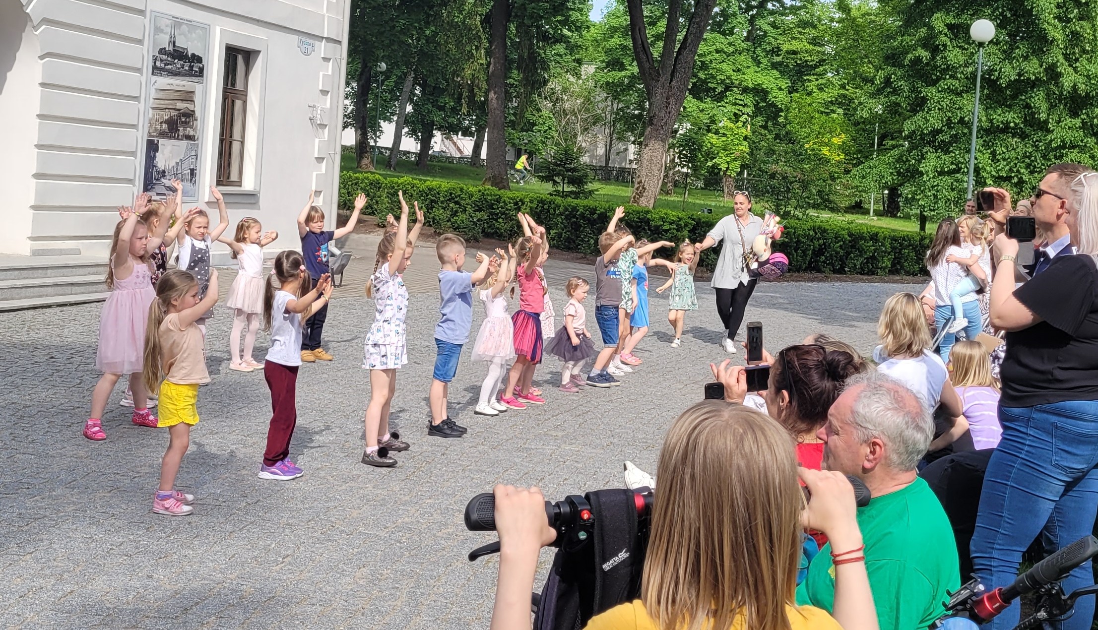 Wczesna edukacja artystyczna dla dzieci w wieku 4–6 lat – Szkoła Sztuk Pięknych w Jurbarku