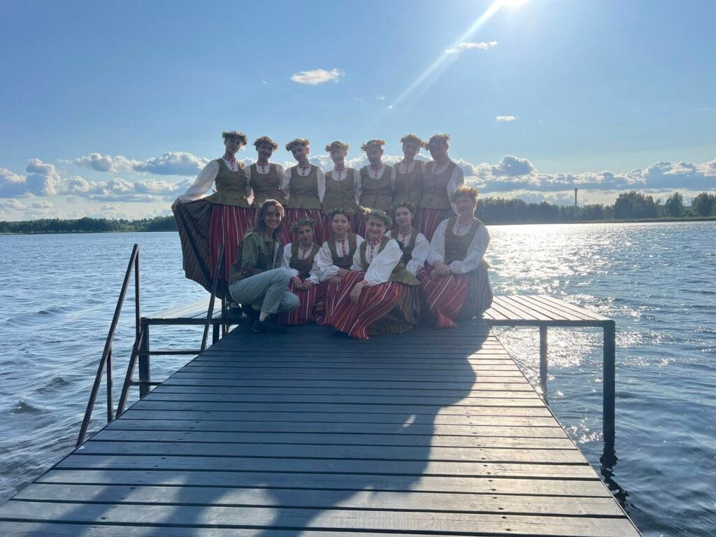 Merginų tautinių šokių grupė „Lanksva“ – Užvenčio kultūros centras