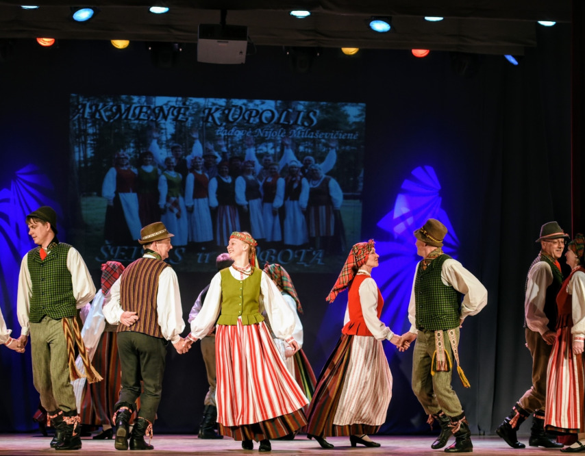 Tradicinių šokių kolektyvas „Kūpolis“ – Akmenės kultūros namai