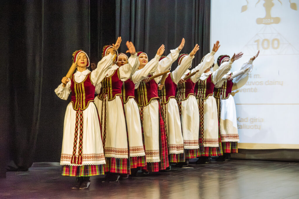 "Šelmiai," a senior folk dance group – Radviliškis