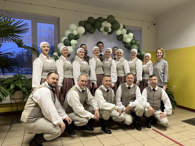 Vidējās paaudzes deju kolektīvs „Varakļāni“