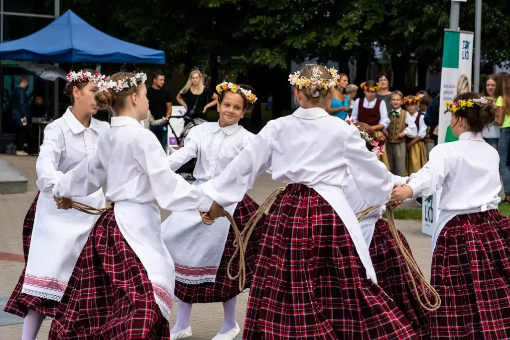 "Saulašarė," a folk dance group for girls and women – Anykščiai