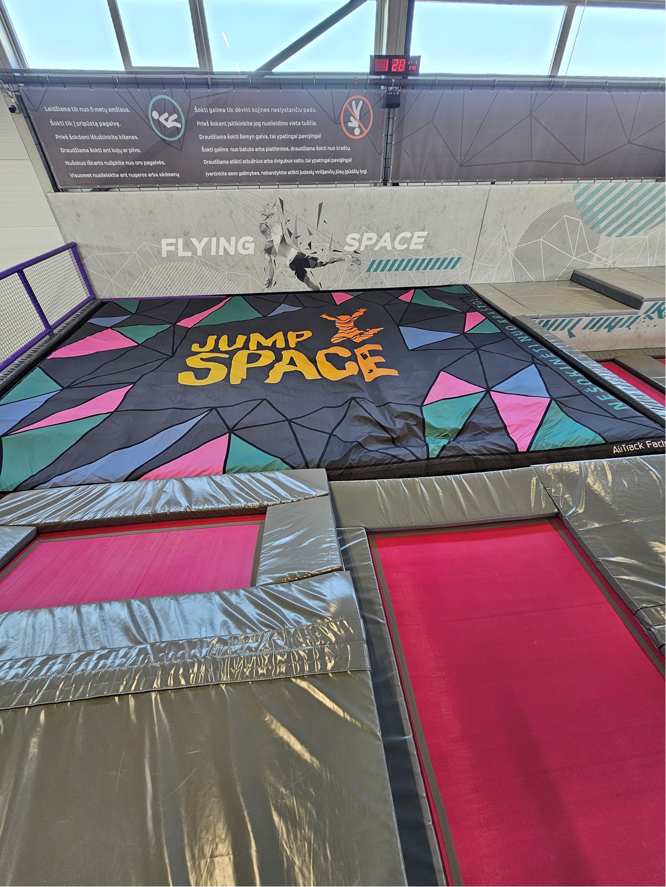 Park trampolin – Jump Space w Giraitėje