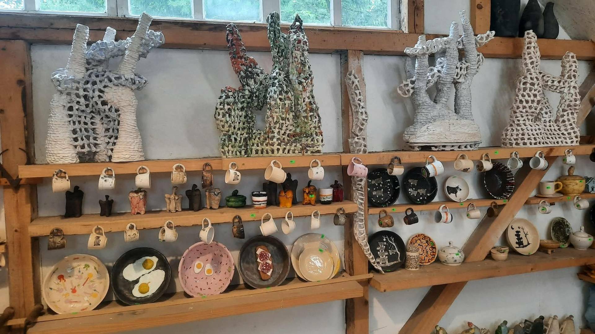 Pottery workshops and Raku firing – Giedriaus Mazūro keramikos studija, Antalgė