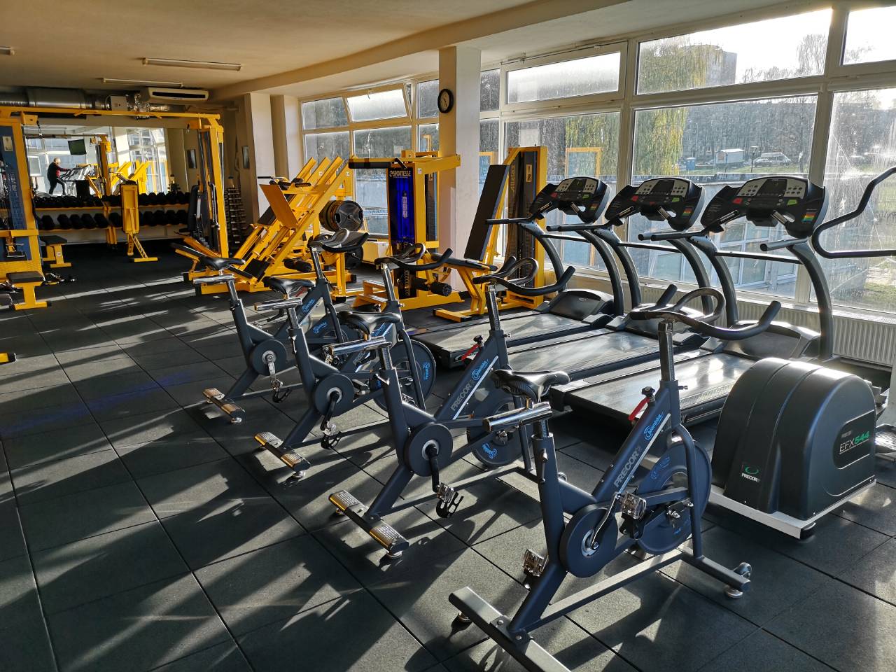 Treniruoklių salė – Ultimate Gym Lazdynai