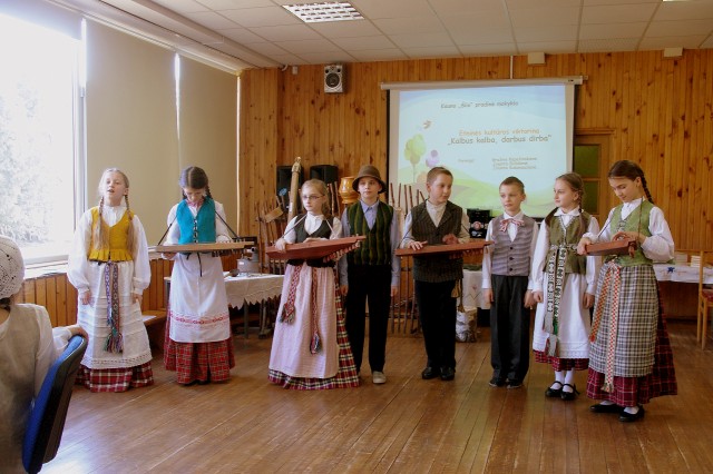 Folkloro ansamblis „Tautinukai“ – Kauno „Šilo“ pradinė mokykla