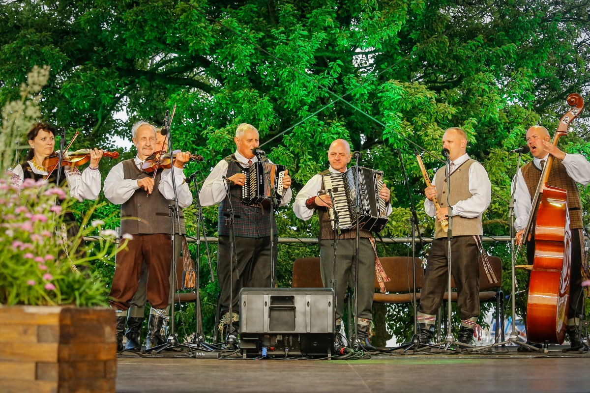 The "Joldija" Folk Music Band – Neringa