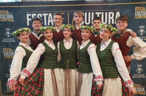 Jaunuolių liaudiškų šokių grupė „Žolynėlis“ – Kėdainių kultūros centras