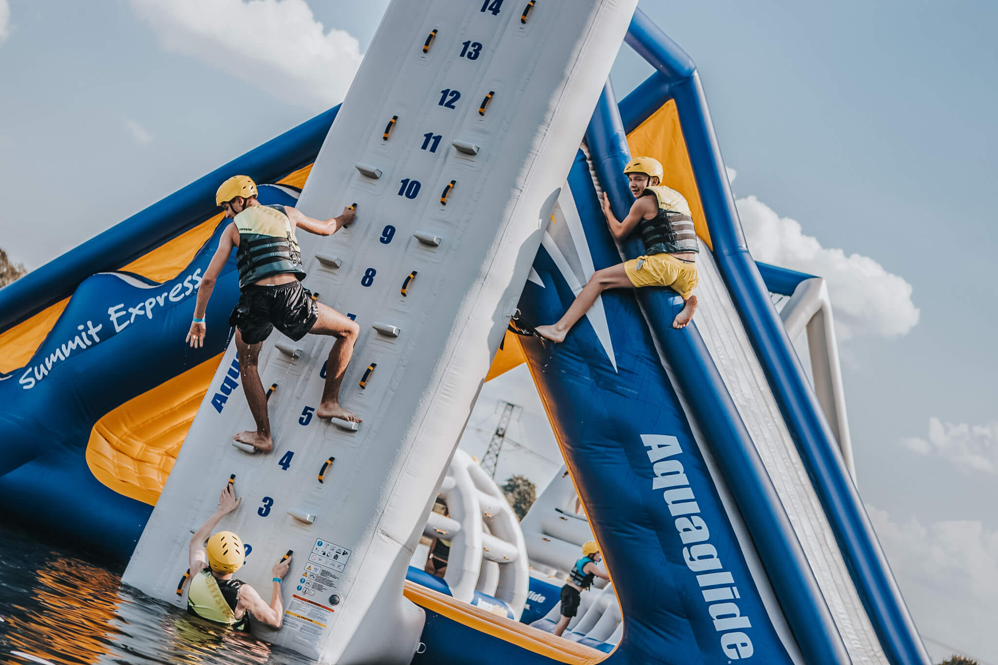 Park z trampolinami wodnymi – Splash, jezioro Vilnoja