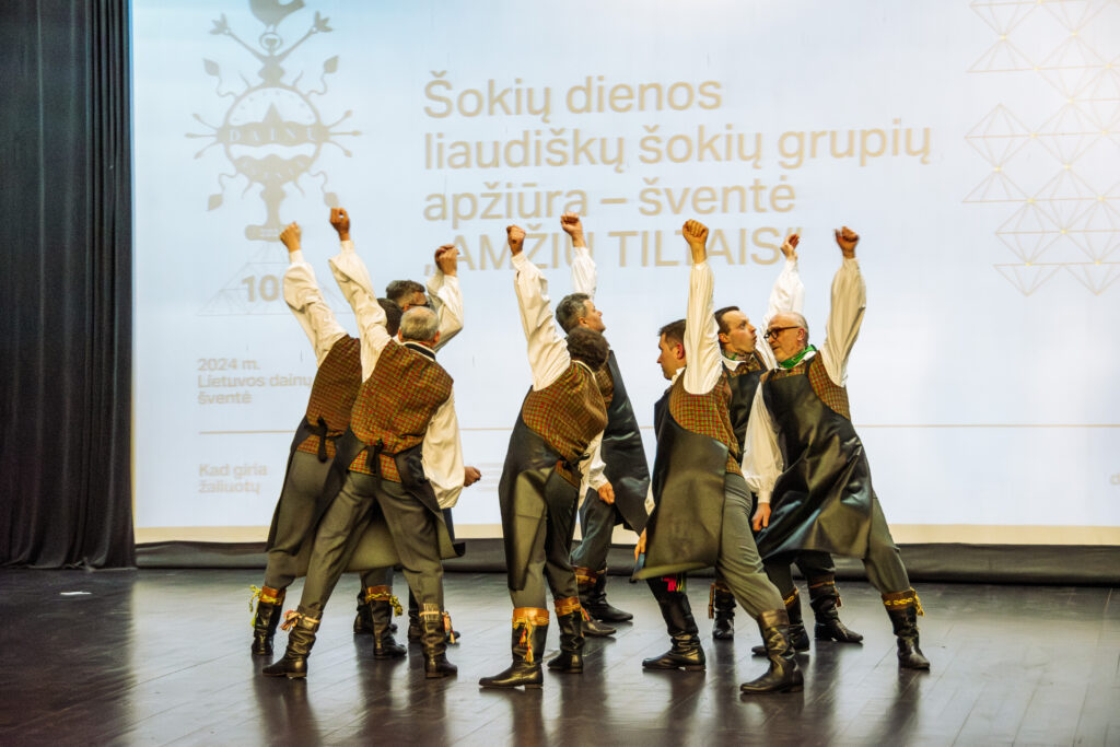 Vyresniųjų liaudiškų šokių grupė „Šelmiai“ – Radviliškis