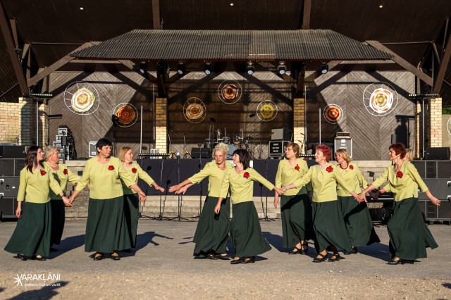"Dardedze," a European dance group for seniors