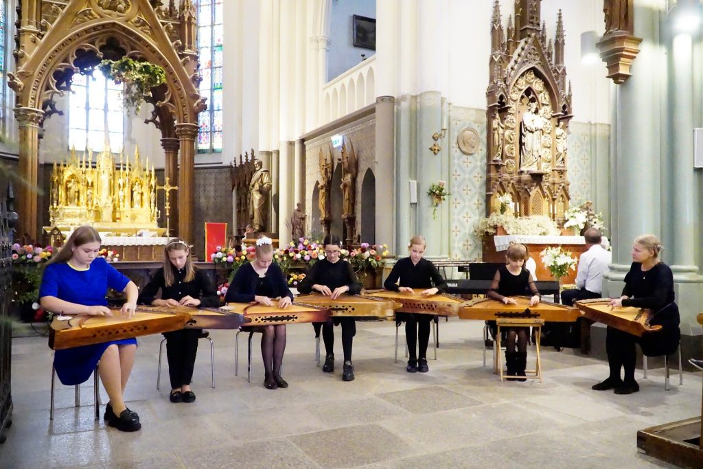 Zajęcia z gry na kanklė – Szkoła Muzyczna im. Rudolfa Lymana w Rokiškis
