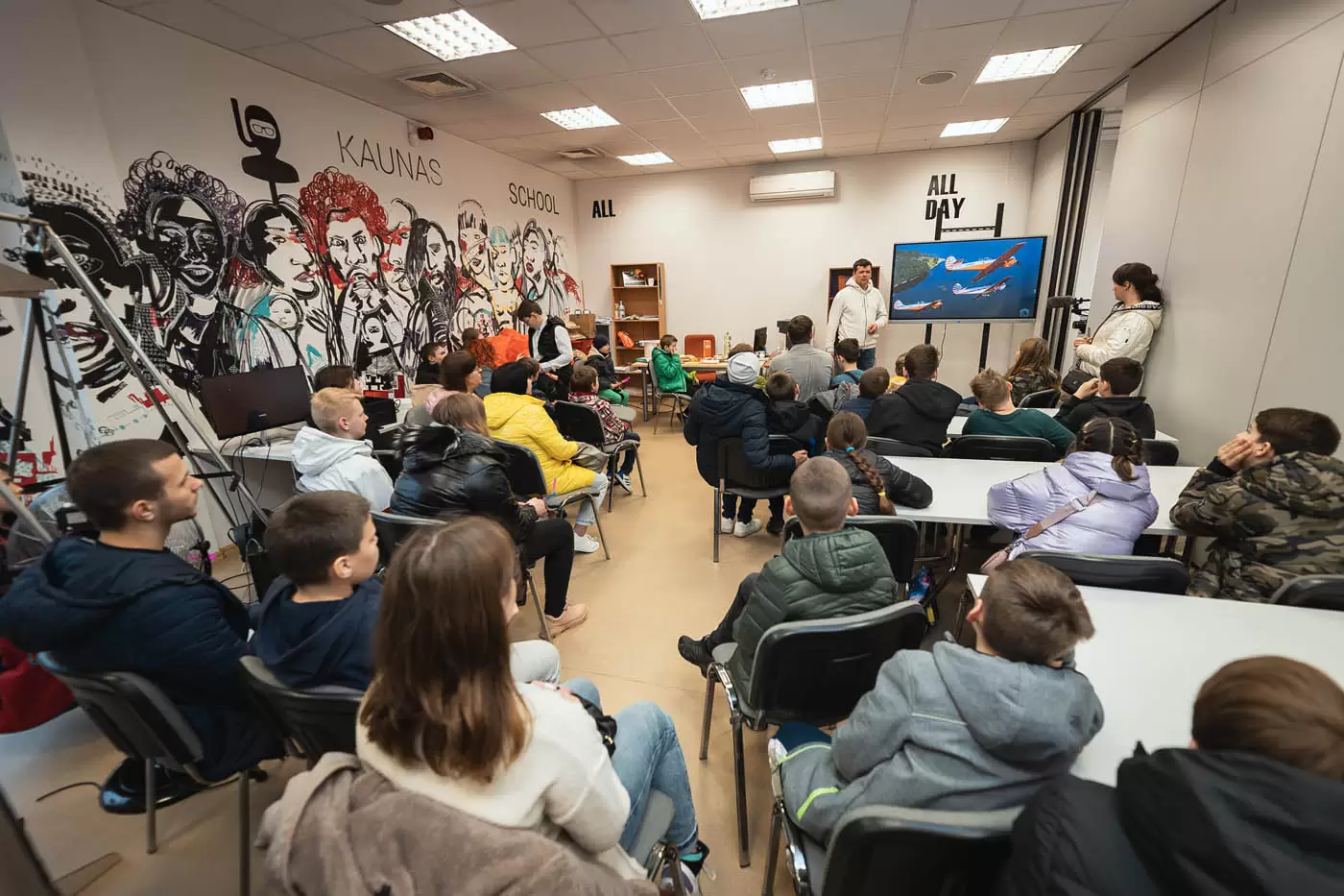 Gliding and Flight Simulation Workshops for Children – Kids Go Tech, Europos pr.