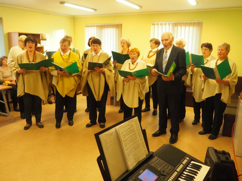 Senjorių choras „Sesės dainoje“ – Vievis