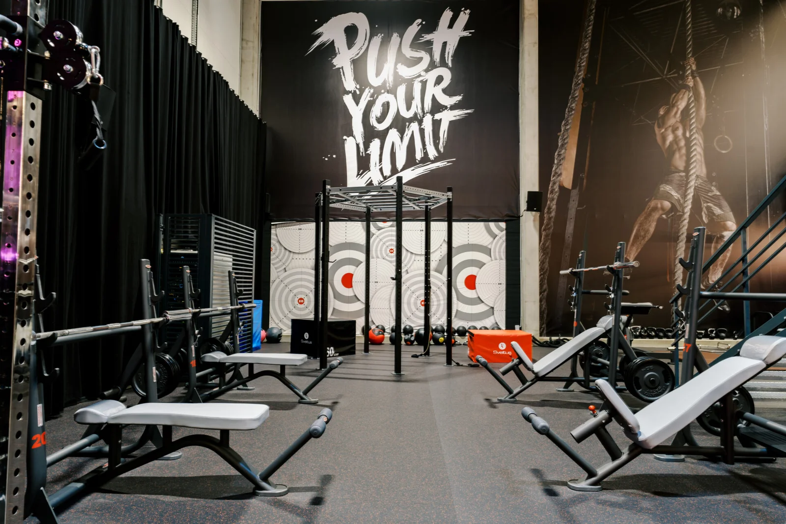 Sala treningowa – Gym Hub w Kownie