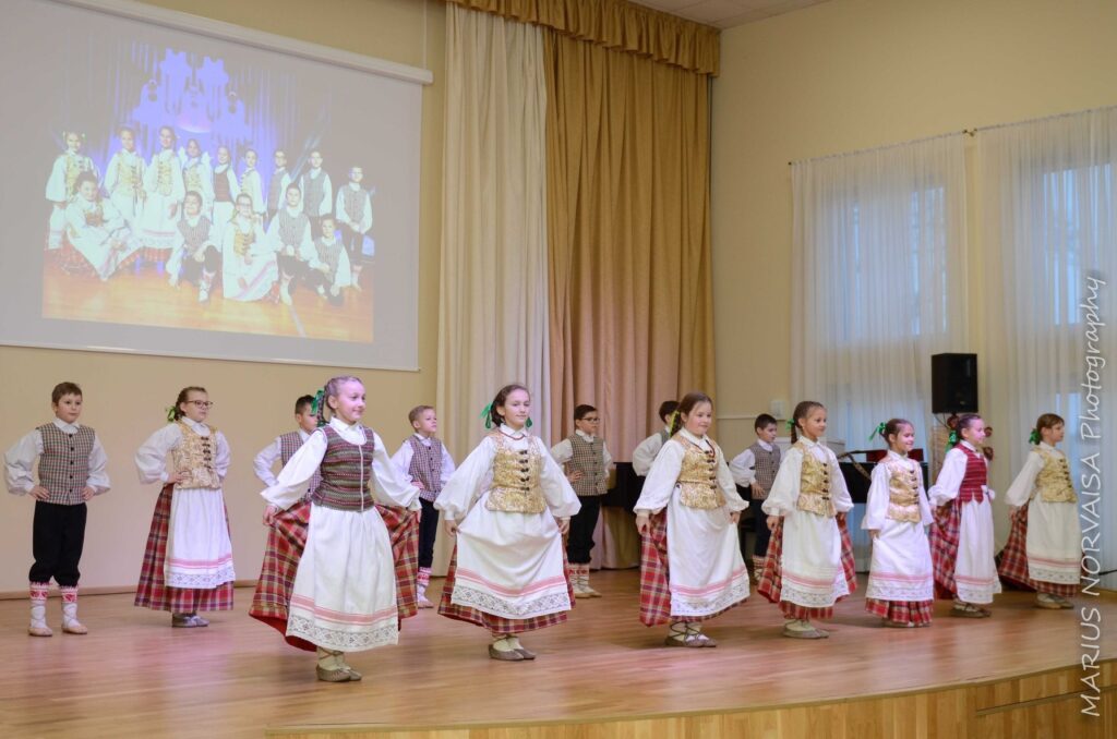 Vaikų liaudies šokių kolektyvas „Tauškutis“ – Garliava