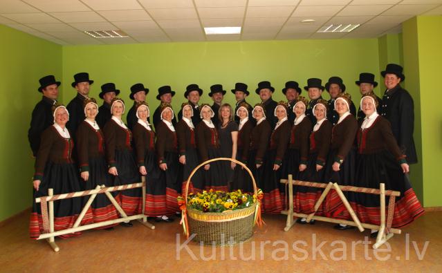 Vidējās paaudzes deju kolektīvs „Kurzemnieks“