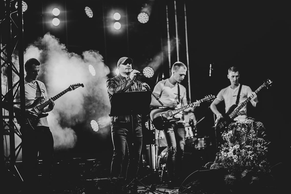 Muzikos grupė „Black Guitars“ – Eišiškių laisvalaikio ir verslo centras