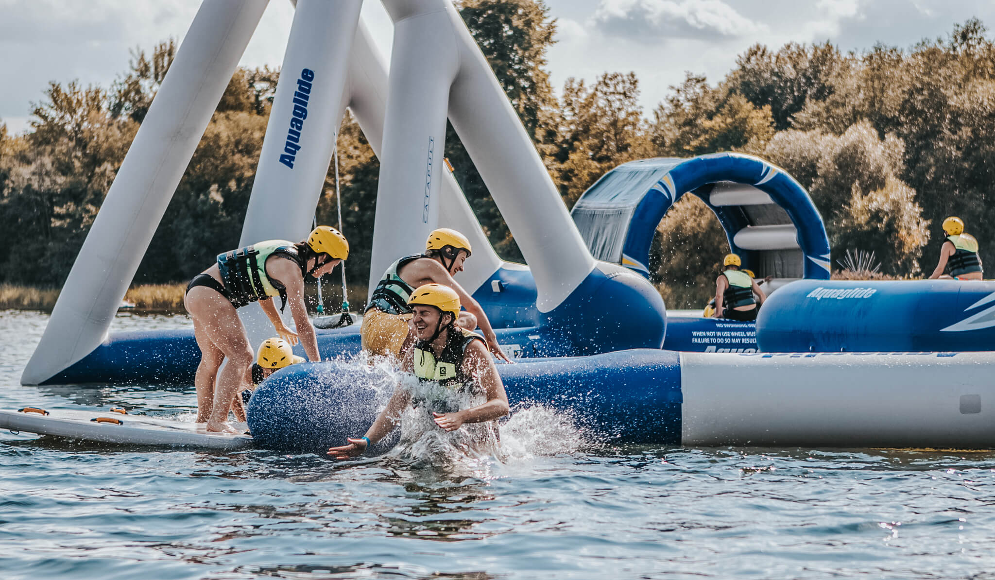 Park z trampolinami wodnymi – Splash, jezioro Vilnoja