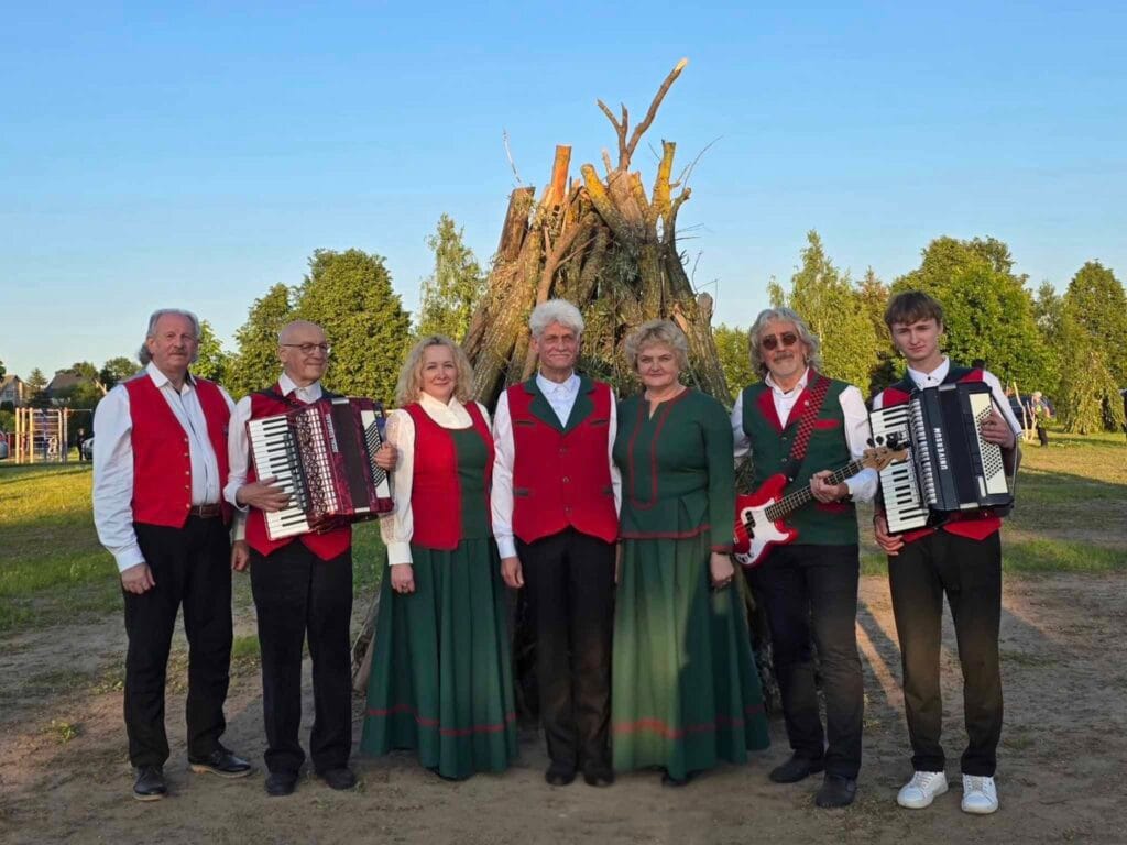 "Truopnė mozėkonta," a stylized folk music ensemble – Užvenčio Cultural Center
