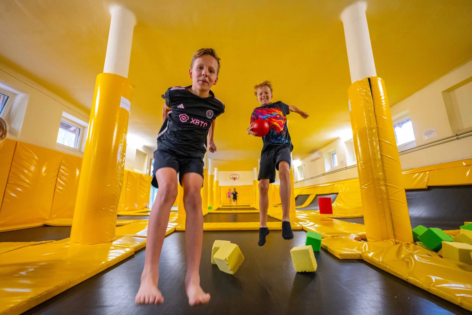 Park trampolin – strefa trampolin ORE w parku Taurų