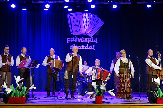 Liaudiškos muzikos kapela „Liocai R +“ – Kudirkos Naumiesčio padalinys