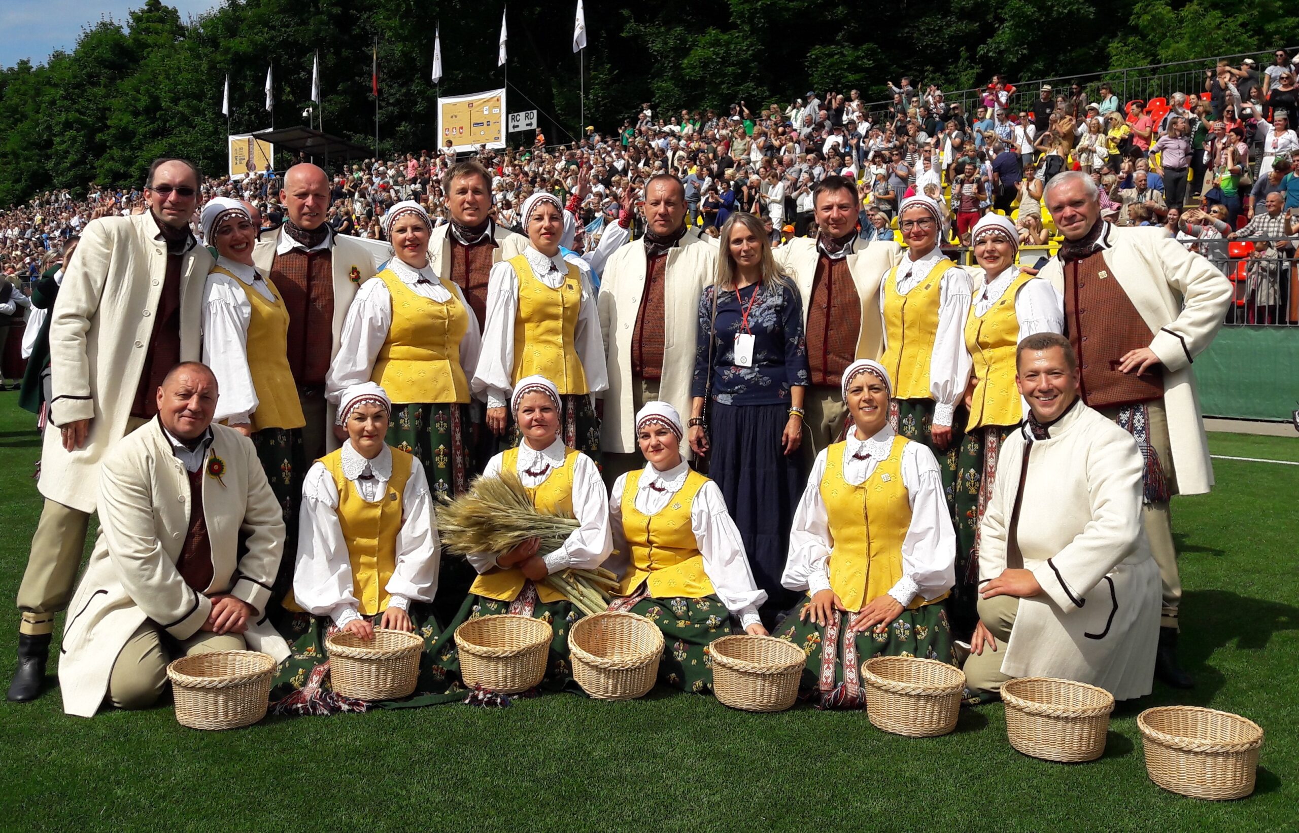 Vyresniųjų liaudiškų šokių grupė „Jotvingis“ – Marijampolės kultūros centras / Marijampolė
